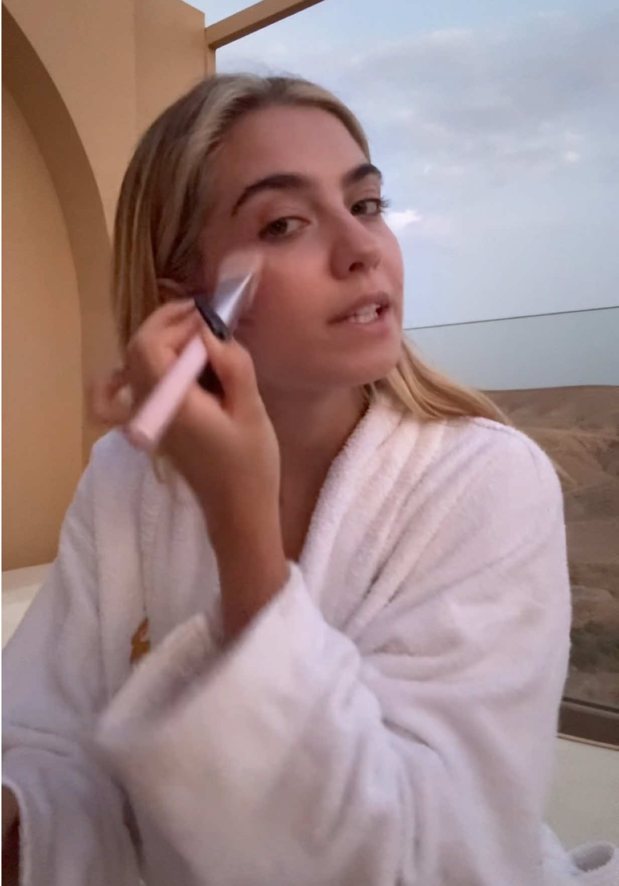 A post by @alessialanza on TikTok caption: Mi raccomando non confondete lo spray fissante con lo spray antizanzare