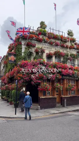 A post by @itssolondon on TikTok caption: July in London ❤️🇬🇧