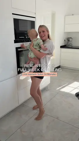 A post by @healthy_mandy on TikTok caption: Was mein 14 Monate alter Sohn und ich in einer Woche gegessen haben 😍 Essen eure kleinen schon alles bei euch mit? Achtet ihr auf irgendwas bei der Ernährung? - Ich habe euch in dem Video auch mal gezeigt, wie viel er so isst 😝