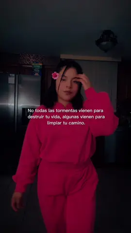 A post by @dinamedina19 on TikTok caption: #camaralenta #CapCutMotivacional 