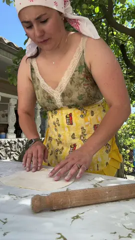 A post by @nastea2291 on TikTok caption: #moldaviangirl🇲🇩🇲🇩🇲🇩😜💪 #placincele♥️😍✨💐 