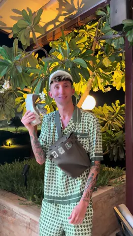 A post by @chusiitoo on TikTok caption: Quien quiere también? 😳🎁