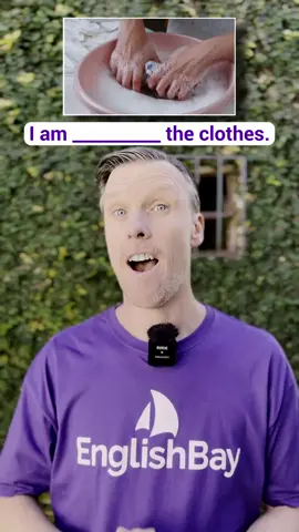 A post by @english.bay on TikTok caption: Ações com roupa em inglês 🧺🧼 #vocabulario #inglesonline #vocabulary #inglesbrasil