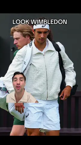 A post by @luigigiaretti on TikTok caption: Wimbledon è iniziato e lo stile è già una sfida, vediamo insieme un po’ di look da urlo… in tutti i sensi! #wimbledon2025 #Wimbledon 