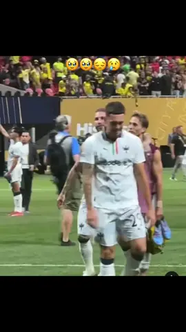 A post by @elpapayinn on TikTok caption: 🥺 Se terminó el sueño de Rayados de Monterrey en el Mundial de Clubes... Y los jugadores agradecen a los suyos el apoyo recibido. @sergio Ramos#Neworleanscup  #Mundialdeclubes2025
