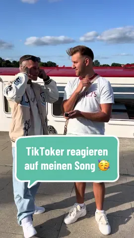 A post by @saaliimo on TikTok caption: Morgen um 23:59 Uhr erscheint „NADJA“ 🥳😍 | Danke an @Mr.Poetik fürs Video!😊🤝🏻 #fyp #saaliimo #straßenumfrage 