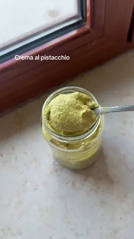 A post by @giuliacorrado_ on TikTok caption: Prepariamo insieme la crema al pistacchio #cooking 