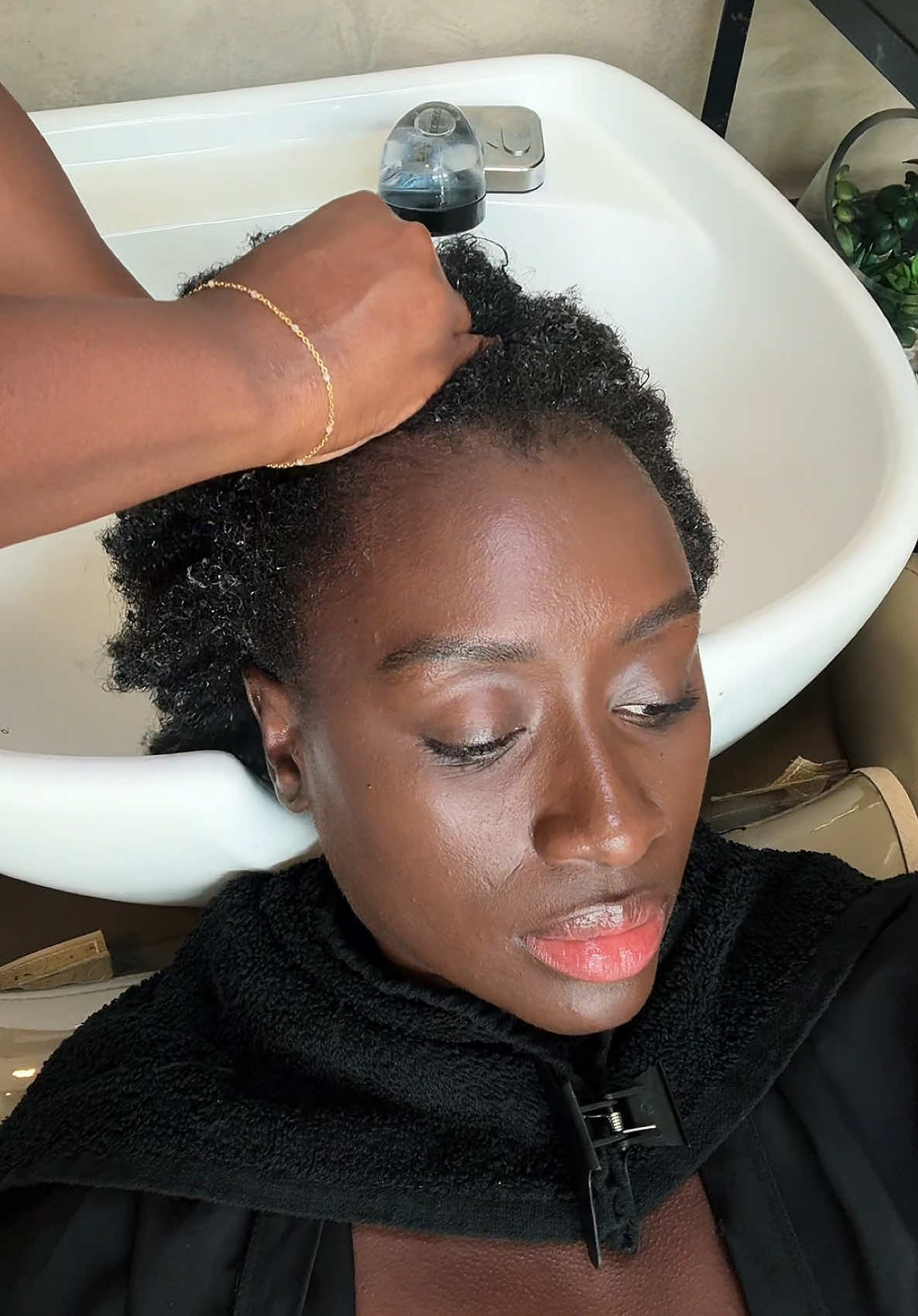 A post by @ on TikTok caption: Let’s get a silk press and a trim 🫶🏾 What are your thoughts on silk presses and when was the last time you got one? I'm so happy with these results! Products used: @Olaplex @Asta @Kérastase  #silkpress #naturalhair #4chair #hairvlog 