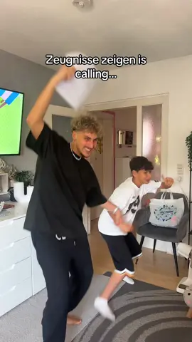 A post by @jamootv on TikTok caption: Habt ihr Zeugnisse bekommen?🤣❤️#fyp #viral 