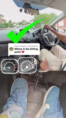 A post by @drivingtesttips on TikTok caption: Replying to @jzaaaa__0 How to find the biting point in a manual car #drivingtest #drivinglessons #drivingtips #drivingtesttips 