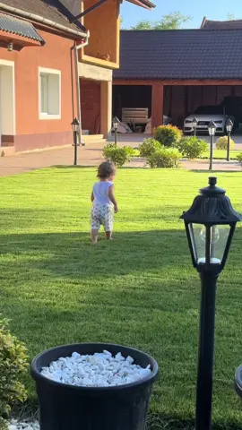 A post by @narcyyy on TikTok caption: Daily de Miercuri 💖✨ înapoi la ciorbiță & treburile de acasă 🏠 #daily #narcy 
