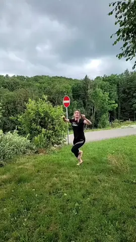 A post by @lianamihaela on TikTok caption: #cejour-là #fy #fyp #5pasidebine❤💃 #misiuneatiktok #foryoutiktok😘✌️ 