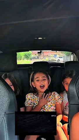 A post by @nenenicoo on TikTok caption: Quando il K-pop non ti entra solo in testa…ma direttamente nell’anima 🥹😂🙌🏽 #kpop #movie #sound 