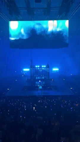 A post by @billieeilishhome on TikTok caption: @BILLIE EILISH performing “ocean eyes” in Barcelona, Spain