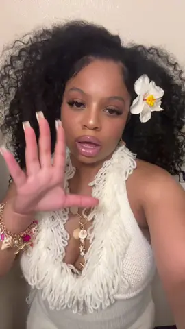 A post by @taylortimetv on TikTok caption: This drunk rant will self destruct in 24 hours anyway my makeup lasted  🥂