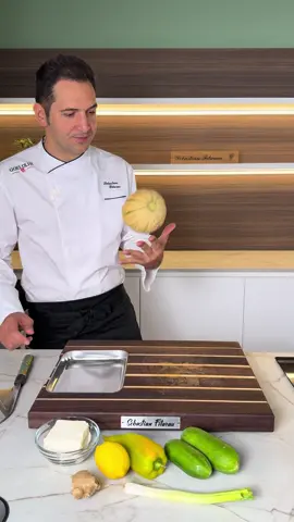 A post by @sebastian_fitarau on TikTok caption: Me lo avete chiesto! Episodio 145🍈 Gazpacho di melone🤤 ingredienti x2: 1 kg di melone  2 cetrioli 1 peperone corno giallo 1 cipollotto  100g robiola 60g pane secco 1 cucchiaino di curcuma un po' di ghiaccio sale q.b. pepe q.b. menta q.b. Buon Appetito!🥄 You asked me for it! Episode 145🍈 Melon Gazpacho🤤 Ingredients for 2: 1 kg of melon 2 cucumbers 1 yellow bell pepper 1 spring onion 100 g of robiola cheese 60 g of dry bread 1 teaspoon of turmeric a little ice salt to taste pepper to taste mint to taste Enjoy your meal!🥄" . . . #gazpacho #melone #cetrioli #peperone #cipollotto #estate #robiola #menta #sebastianfitarau #chef #ilgustodellasemplicità 