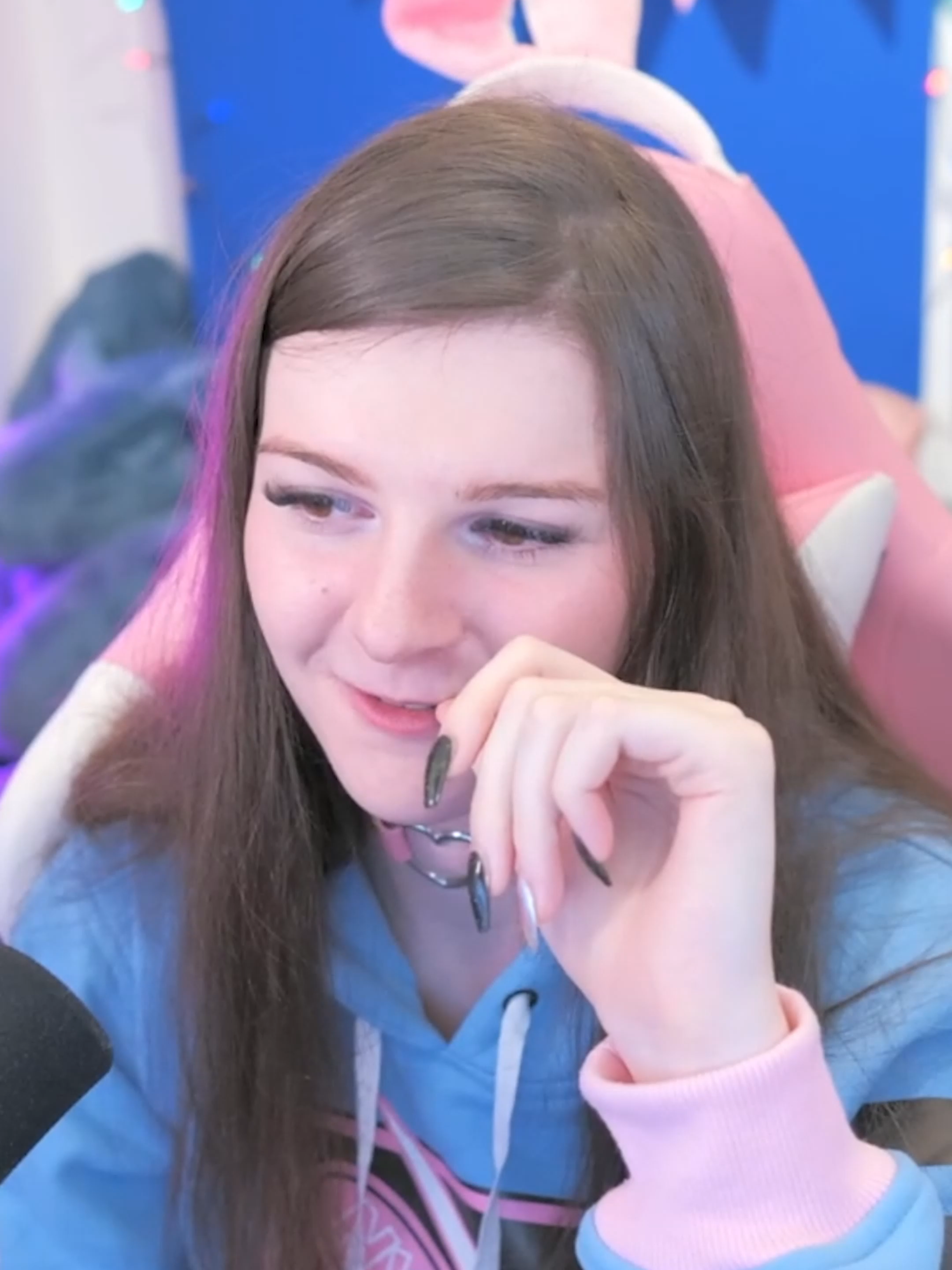 A post by @rose_e_evergreen on TikTok caption: F1nn5ter got jebaited :,D #f1nn5ter #finnster #trans #finnstergirl #hrt #crossdresser @f1nn5terlive