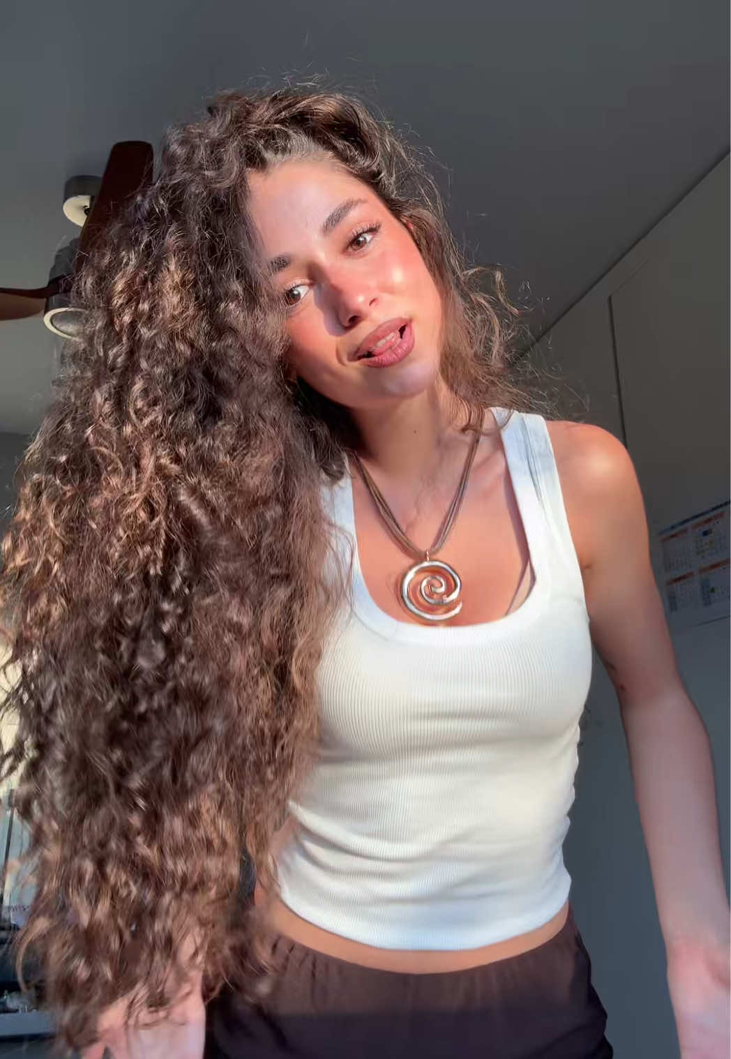 A post by @alejandrdiazz on TikTok caption: ultimo y a dormir 