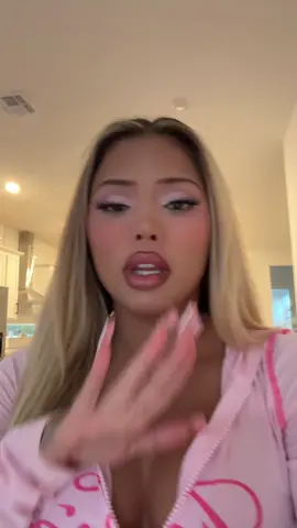 A post by @itsisabelbedoyaa on TikTok caption: WHERE ARE THE GIRLS GIRLS EWWWW #loveislandusa 