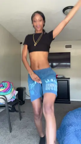 A post by @niyaasadaii_ on TikTok caption: idk who dance this is but ayee lmao #fypシ゚viral 