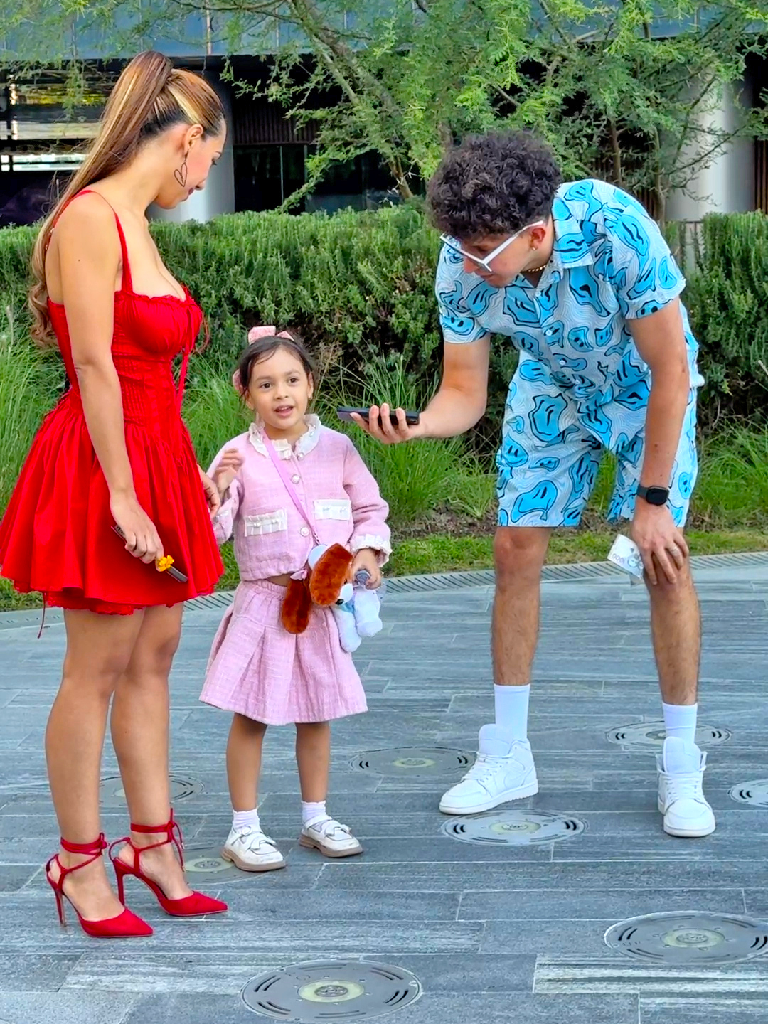 A post by @hotspanishmx on TikTok caption: Contó un chisme de su mamá #fypp #parati #hotspanish