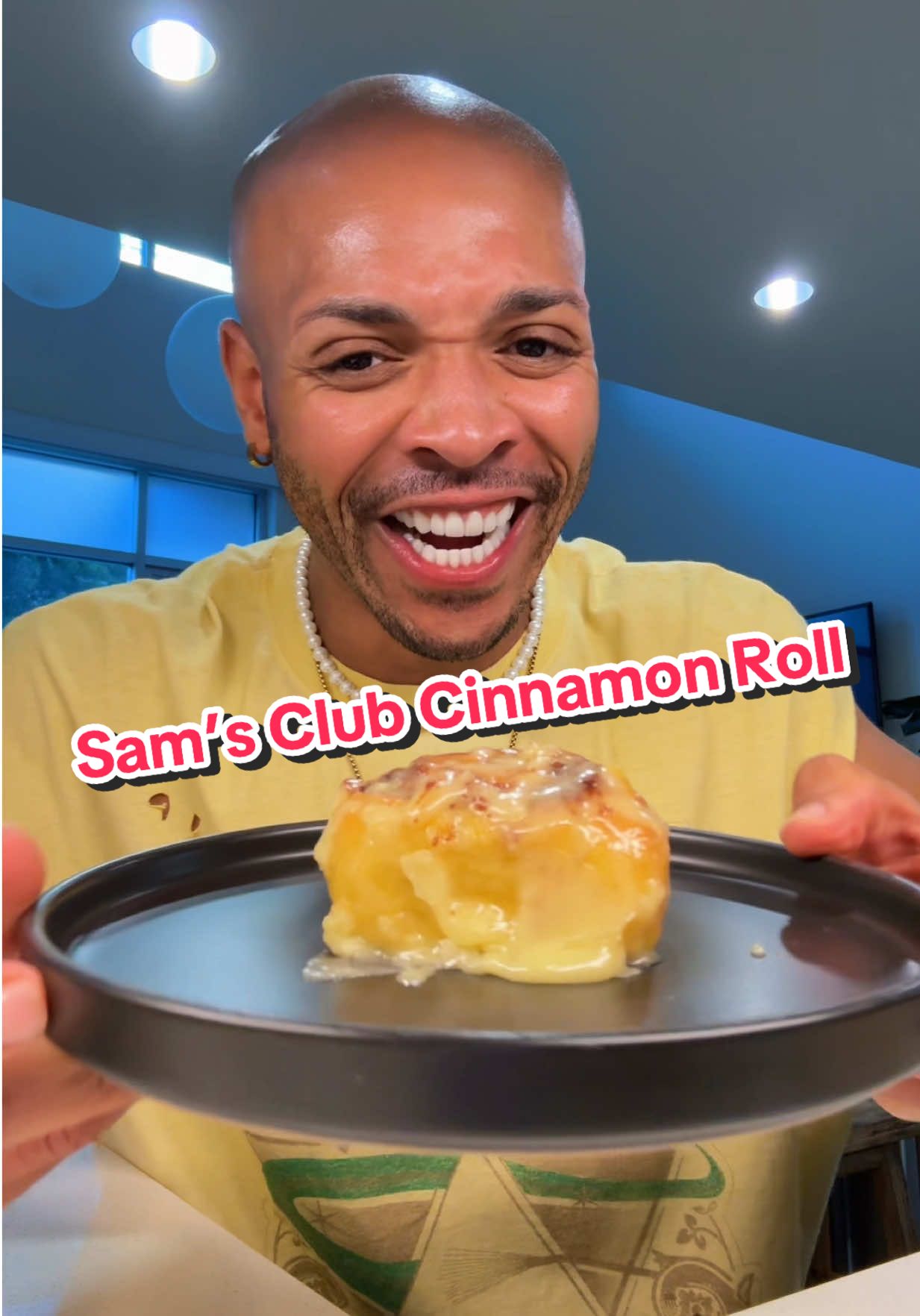 A post by @thelavelleshow on TikTok caption: The back is in danger friend 😭 #SamsClub #SamsClubFinds #cinnamonroll #costcovssamsclub #Thelavelleshow 