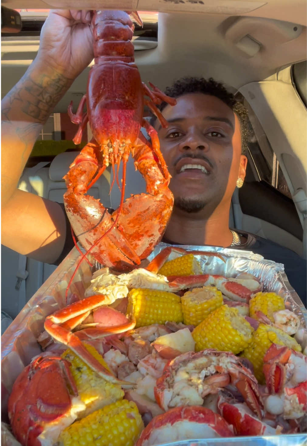 A post by @shawnfoodreviews7 on TikTok caption: #creatorsearchinsights Red lobster sea boil 🦐🦞 #fyp #seafood #fypシ #mukbang #review #viral #tastetest #snowcrab #seafoodboil 
