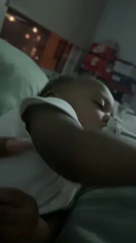 A post by @k3ylowlow on TikTok caption: #sleepybaby #babyfightingsleep #fyp #babysoftiktok 