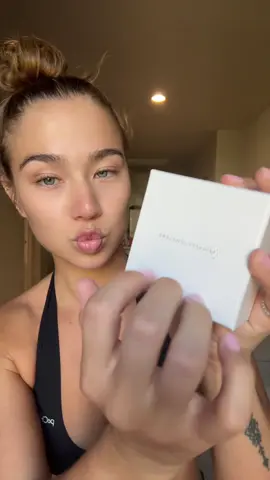 A post by @binnnaaa22 on TikTok caption: @Happy Jewelers love you Lina!!!!😍😍😍 #happyjewelers #jewelry #diamonds 
