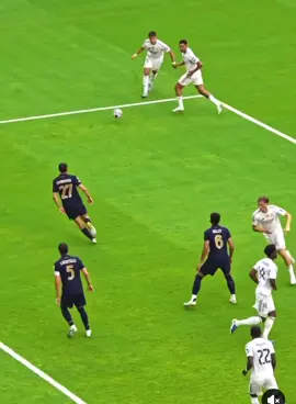 A post by @elpapayinn on TikTok caption: MADRID 🆚 JUVENTOS 