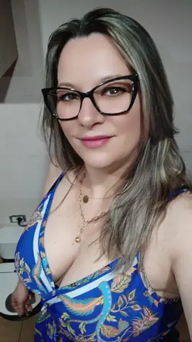 A post by @angyflorenta000 on TikTok caption: 😜😜😜 #angyflorenta000 #yutube #zambestemereu #foryou #creatorsearchinsights 