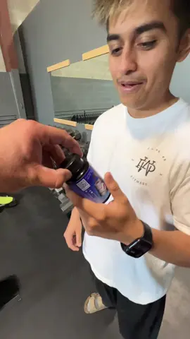 A post by @borshgreg on TikTok caption: тгк сильный борщ #гришаборщ #нюхательнаясоль 