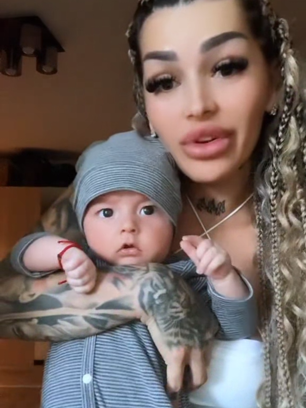 A post by @ivnmdalina on TikTok caption: "Miros bine ,arat bine..."😅💙