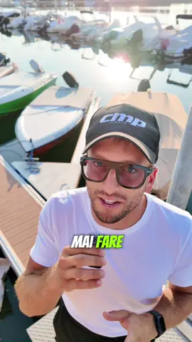 A post by @fabio12miglia on TikTok caption: Manovra da NON imitare in barca! #fabio12miglia #barche #nautica #fuoribordo 