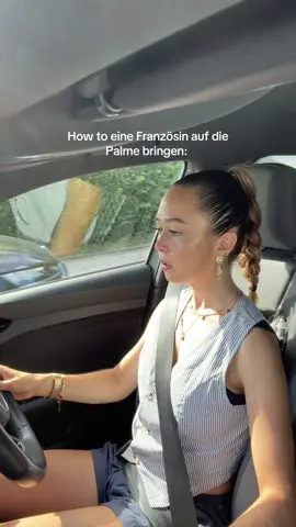 A post by @laurasophie on TikTok caption: der Beat ist geil aber bitte was wird da gesungen 😭