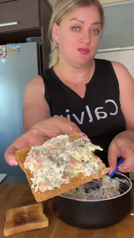 A post by @viki_iwa on TikTok caption: Один кусок красной рыбы — три вкусных блюда 🎣🔥 1️⃣ Малосольная — на закуску или завтрак 2️⃣ Запечённая — на обед или ужин 3️⃣ Намазка — на хрустящий тост Вкусно, просто и без отходов. Если любишь рыбку — сохраняй и пробуй! 💙 #рецептыизрыбы #лосось #малосольнаярыба #запеченнаярыба #намазка #рыбныйрецепт #вкуснодома #простоивкусно #кулинария #кухняViki