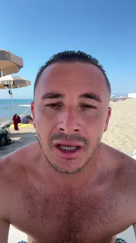 A post by @emiliancretu on TikTok caption: Eu tăt văd!!!