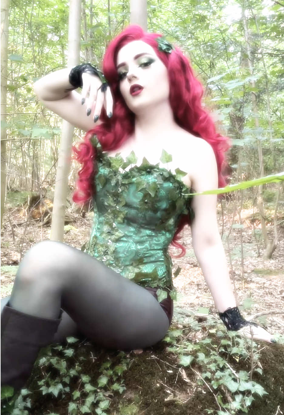 A post by @leannmel on TikTok caption: New cosplay 🔥 #poisonivy #poisonivycosplay #ivycosplay #dc #dccosplay #dccosplayer #dccomics #dcuniverse #fy 