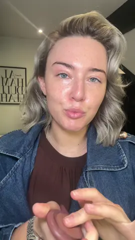 A post by @shetalkscars on TikTok caption: No makeup makeup for travel in 2 minutes… I’m using: @simihazebeauty melting bronze balm simihazebeauty solar tint blush duo  @maccosmetics lipliner in cork  #nomakeupmakeup #makeuptutorial #makeuphacks #simihazebeauty 