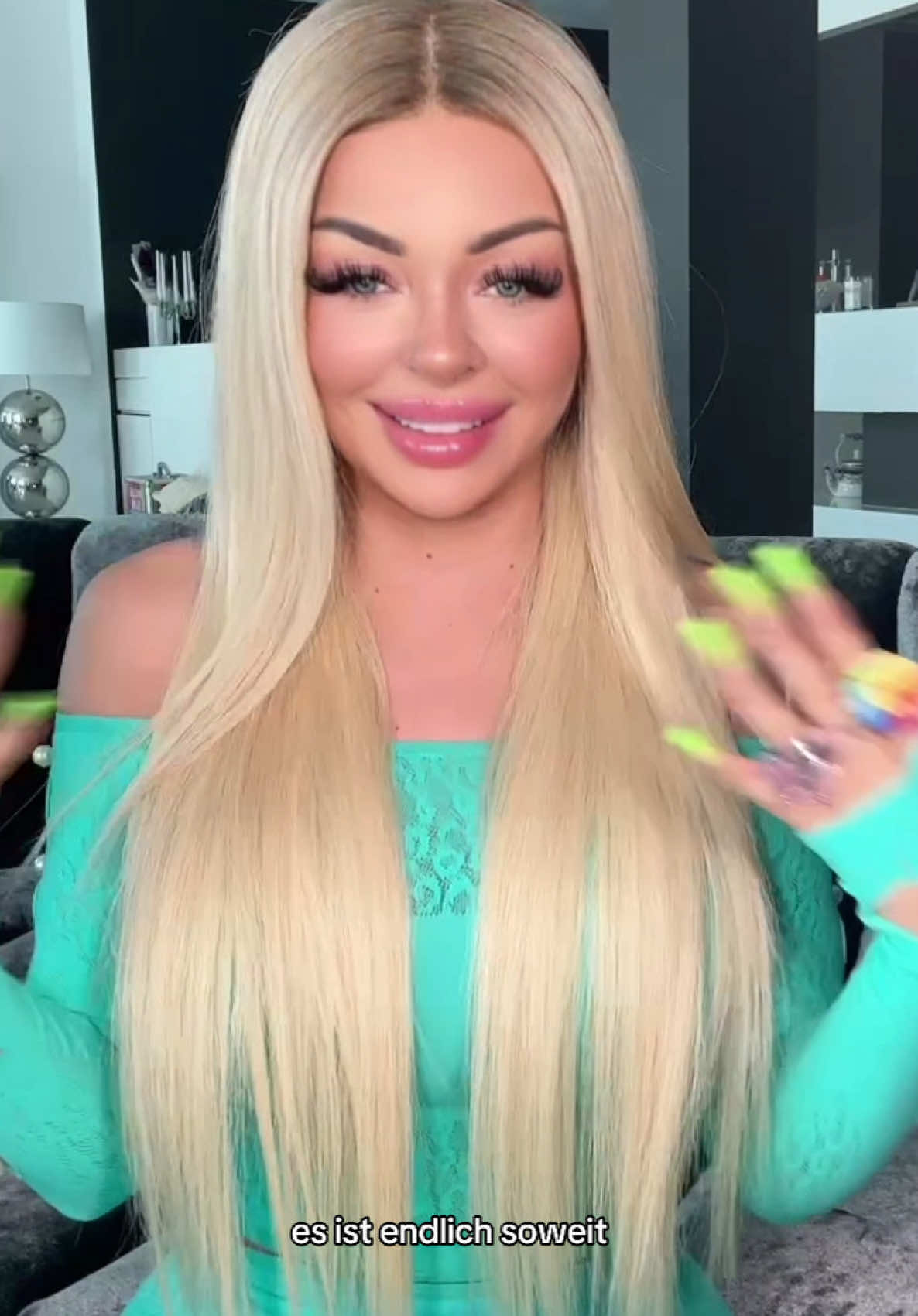 A post by @katjakrasavice on TikTok caption: Diesen Sonntag 06.07 auf Instagram Katjakrasavice 👀 