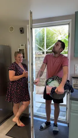 A post by @jeremlaura_ on TikTok caption: 🤣🤣la porte qui grince 🤣🤣