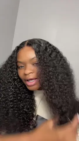 A post by @monniee7_steevie7 on TikTok caption: @SIMIDOLA_HAIR Mid-year promotion Glueless kinky curly 26inch=ONLY $126 @SIMIDOLAHAIR02  #simidolahair\#simidolawig\#dealsforyoudays 