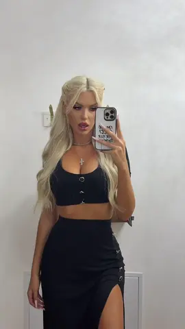 A post by @andreeadiaconud on TikTok caption: #foryou #trending 
