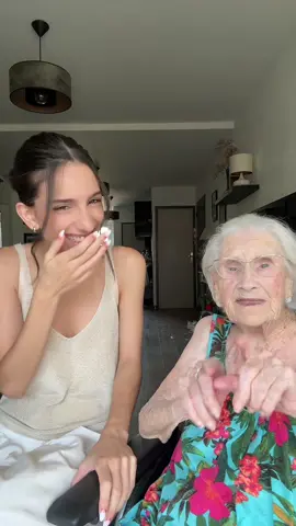 A post by @melouwlm on TikTok caption: Pas sûr qu’on soit très objective 😅 #souvenirsdefamille #quidenousdeux #challenge 