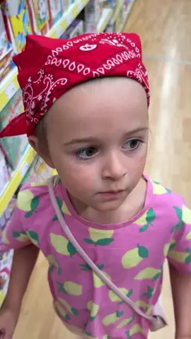 A post by @chrisjoyz on TikTok caption: Quand maman dit non… 😂😂 #papa #rire #humour #drole 