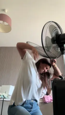 A post by @nda__lily on TikTok caption: Bref @Boulanger j’ai voulu faire sans notice.. j’ai mis 40 minutes 🥲
