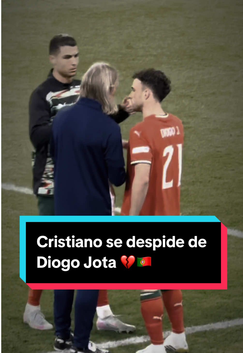 A post by @tudnoficial on TikTok caption: Portugal y todo el mundo extrañará ver a esta dupla en la cancha 🙏🏼💔🇵🇹 #portugal #cristiano #diogojota #cr7 #cristianoronaldo 