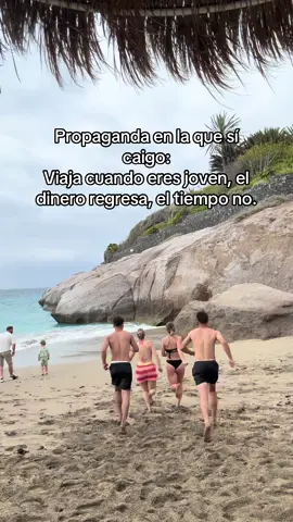 A post by @adrianabors30 on TikTok caption: Etiqueta a tus amigos con los que irías a Tenerife🌊🏝️🌺 #viaje #amigos #propaganda #traveling #friendstrip #mar #sol #outfitdevacaciones 