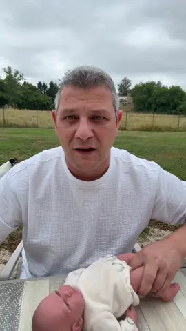 A post by @lvprvention on TikTok caption: 🎥 “L’épilepsie est-elle vraiment contagieuse ?!” Beaucoup de gens pensent encore que cette maladie se transmet… mais est-ce vrai ? 🤔 Dans cette vidéo, je démonte ce mythe et je vous explique ce qu’est réellement l’épilepsie. ➡️ Partagez autour de vous, car cette fausse croyance peut faire du mal à ceux qui vivent avec la maladie. #épilepsie #mythe #santé #prévention #secourisme #informerpourprotéger #LVPrévention 