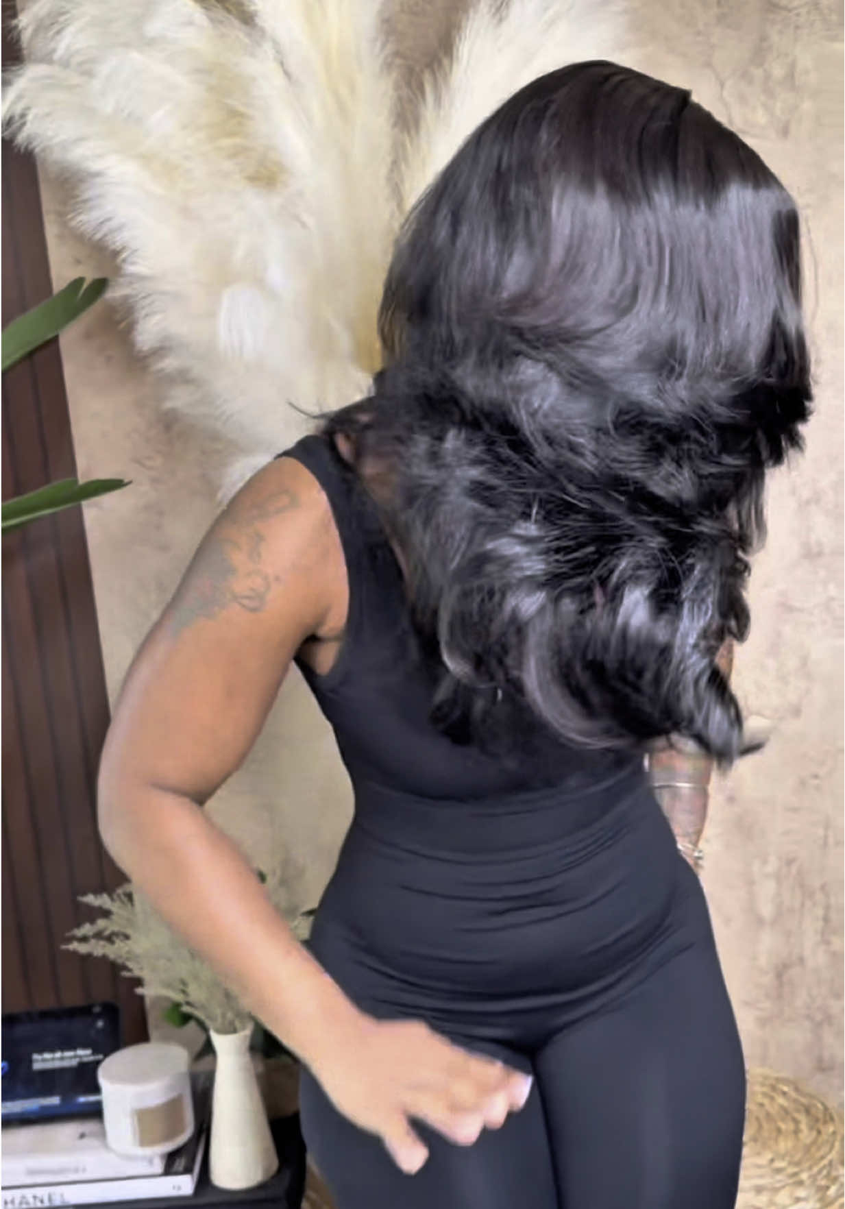 A post by @_fitjazz on TikTok caption: I asked my girl @Shop_the_flawless_addiction to do me a quick weave but i wanted to do a kash doll look with heavy layers💇🏽‍♀️💇🏽‍♀️ and she ATE 🤏🏽😍 #foryoupage #fyp #hairtok #layers 